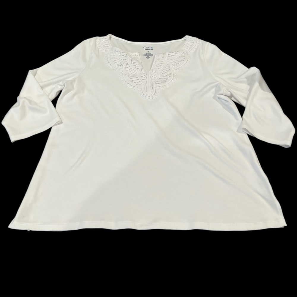 Croft & Barrow Women’s 3/4 sleeve top, EUC, Size-L, Color-White